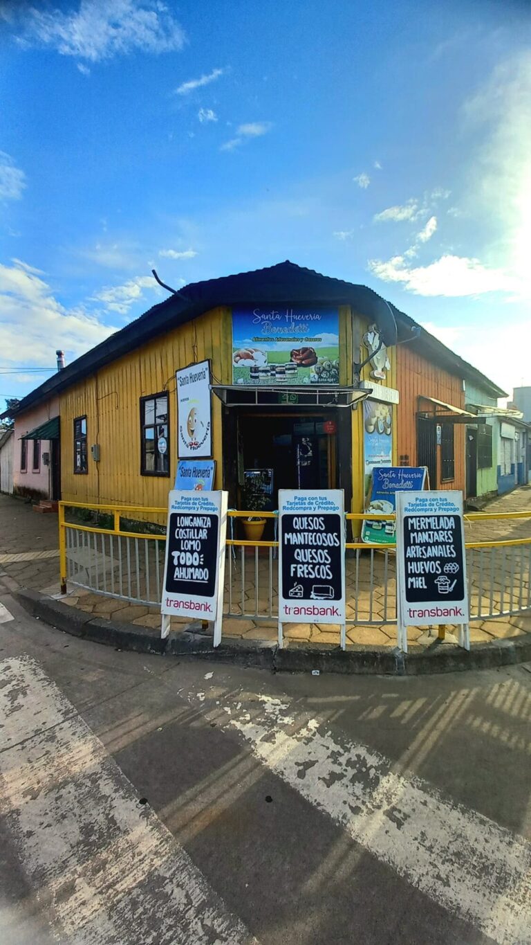 Santa Hueveria 768x1365